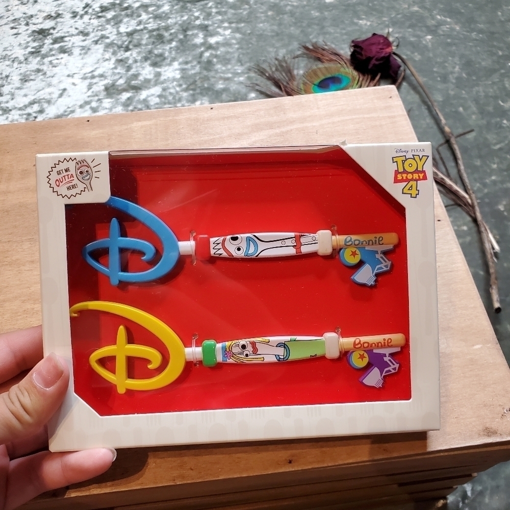 Disney Forkie & Karen Beverly‎ Collectable Key Set